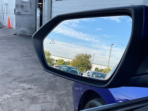 Used 2025 Hyundai Elantra Limited image 21