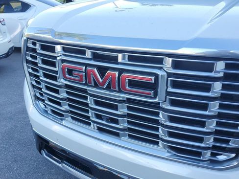 Certified 2025 GMC Yukon XL Denali image 10