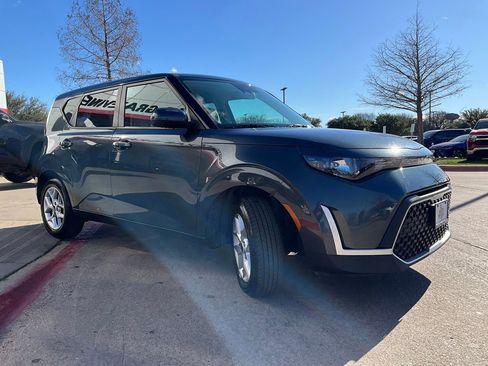 Used 2025 Kia Soul LX w/ LX Technology Package image 5