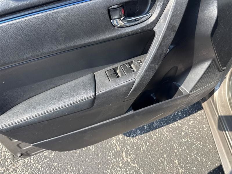 Used 2017 Toyota Corolla SE w/ Carpet Mat Package (TMS) FWD image 13