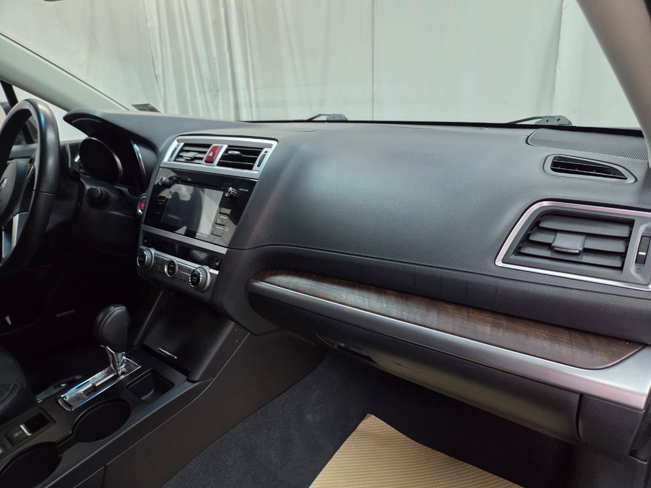 Used 2017 Subaru Outback 2.5i Limited AWD/4WD image 18