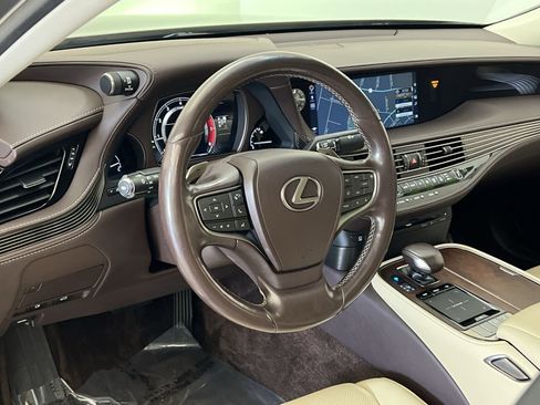 Used 2018 Lexus LS 500 w/ Accessory Package (Z2) image 14