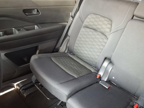 Used 2023 Nissan Pathfinder S FWD image 16