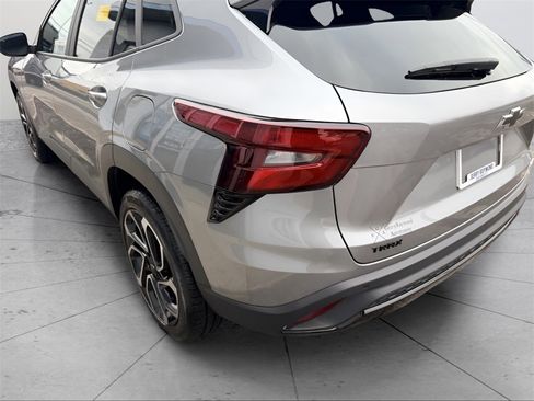 Used 2025 Chevrolet Trax RS w/ Driver Confidence Package image 8