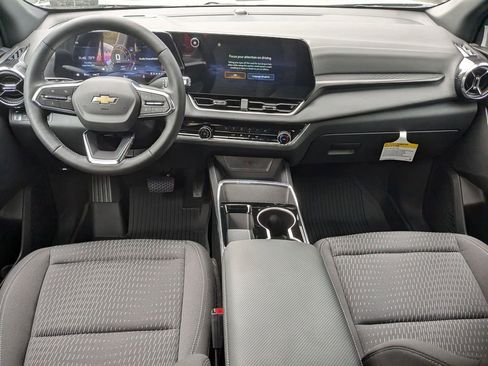 Used 2025 Chevrolet Equinox LT w/ Safety and Technology Package image 8