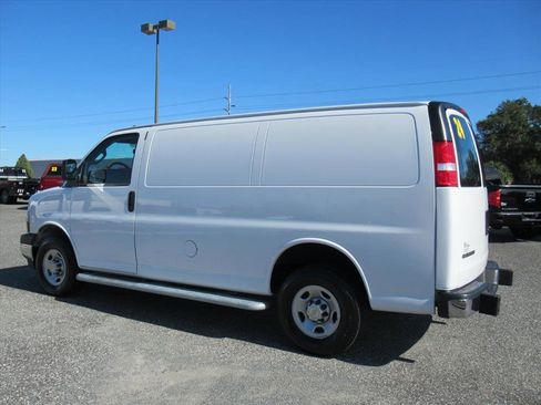 Used 2024 Chevrolet Express 2500 w/ Driver Convenience Package image 4