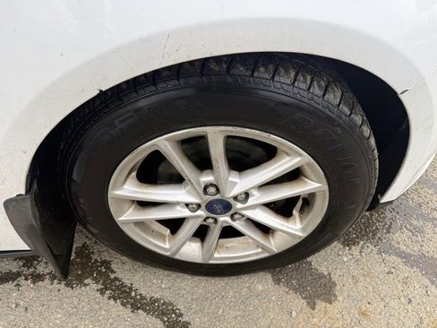 Used 2016 Ford Focus SE w/ SE Power Seat Package image 15