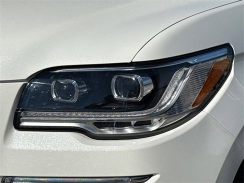Used 2024 Lincoln Navigator Reserve image 4