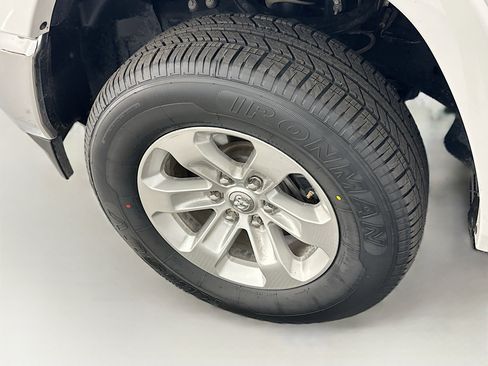 Used 2021 RAM 1500 Laramie AWD/4WD image 11