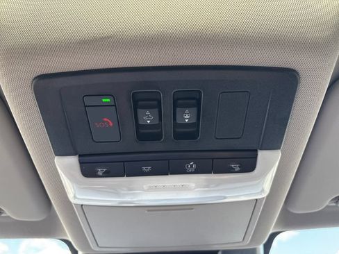 Used 2024 Nissan Rogue SV AWD/4WD image 14