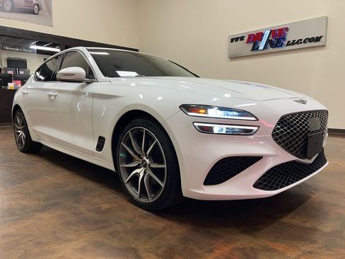 Used 2023 Genesis G70 2.0T image 3