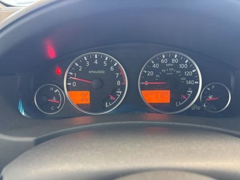 Used 2010 Nissan Pathfinder SE image 27