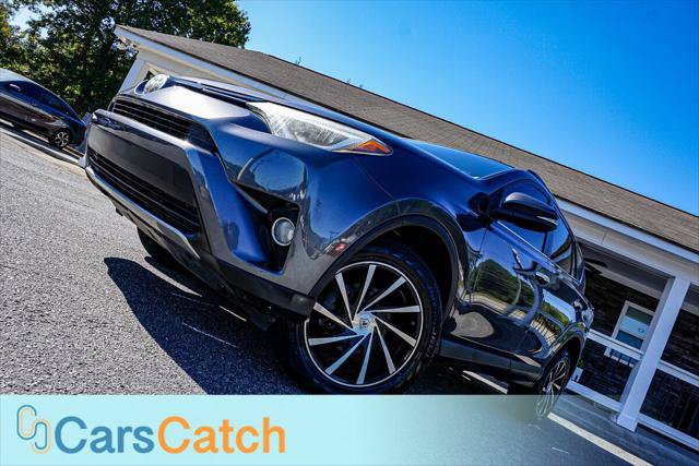Used 2018 Toyota RAV4 Limited FWD image 3