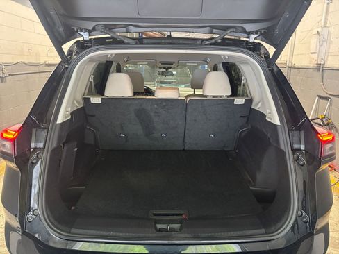 Used 2025 Nissan Rogue SV FWD image 33
