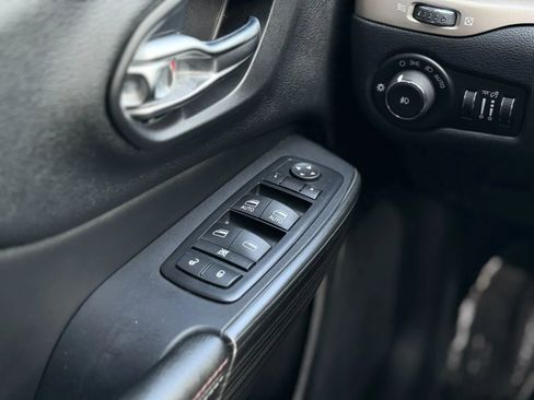 Used 2017 Jeep Cherokee 75th Anniversary image 22