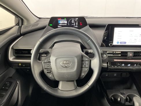 Used 2025 Toyota Prius LE AWD/4WD image 12