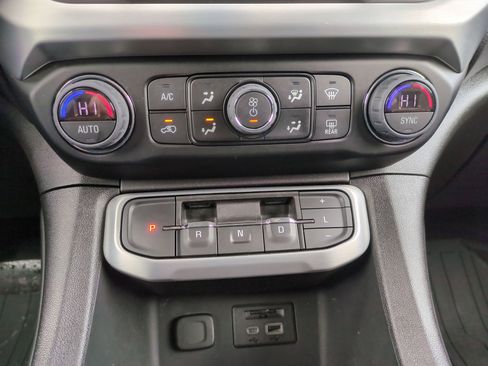 Used 2023 GMC Acadia SLT w/ LPO, Floor Liner Package image 14