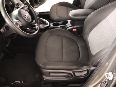 Used 2018 Kia Soul + FWD image 10