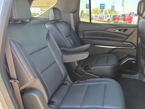 Used 2025 Chevrolet Traverse LT w/ Enhanced Driving Package FWD image 17