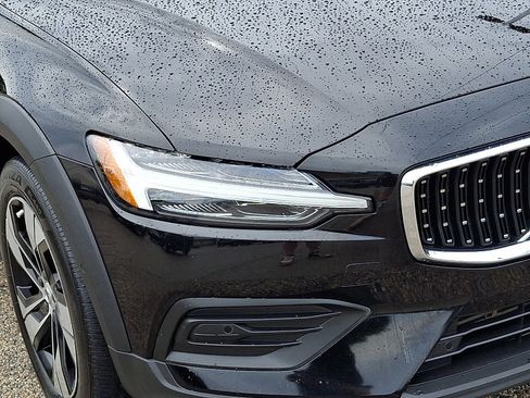 Used 2020 Volvo V60 T5 Cross Country AWD/4WD image 9