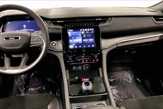 Used 2023 Jeep Grand Cherokee Altitude AWD/4WD image 7