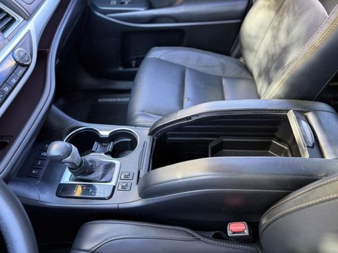 Used 2017 Toyota Highlander XLE image 23