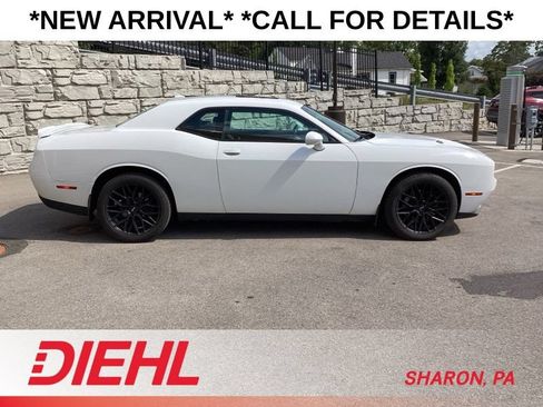 Used 2019 Dodge Challenger SXT w/ Plus Package AWD/4WD image 8