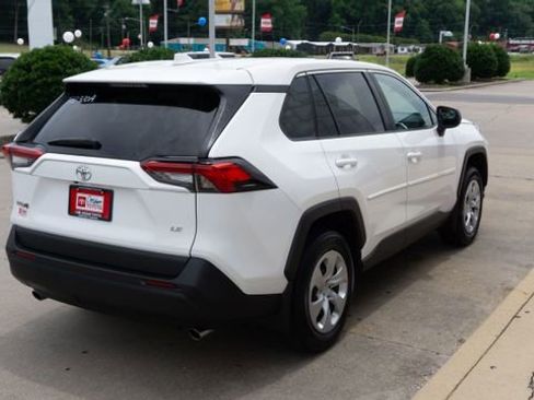 Used 2023 Toyota RAV4 LE FWD image 5