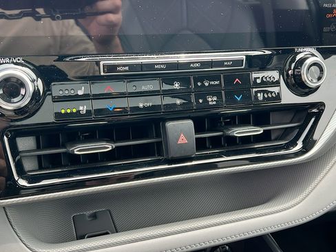 Certified 2021 Toyota Highlander Platinum image 19