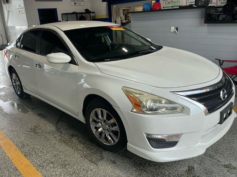 Used 2013 Nissan Altima 2.5 S FWD image 2