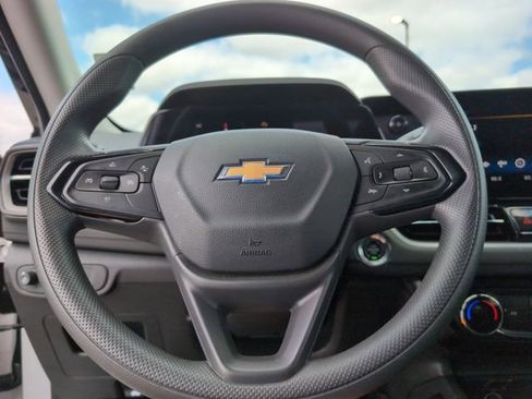 Used 2025 Chevrolet TrailBlazer LT AWD/4WD image 23