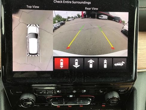 Used 2023 Jeep Grand Cherokee Summit w/ Luxury Tech Group V AWD/4WD image 10