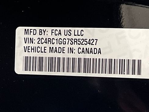 Used 2025 Chrysler Pacifica Limited image 85