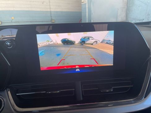 Used 2025 Chevrolet Trax LT image 17