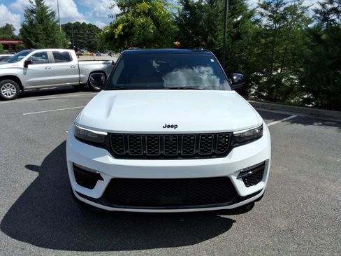 Used 2025 Jeep Grand Cherokee Summit AWD/4WD image 2