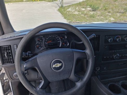 Used 2014 Chevrolet Express 1500 RWD image 12
