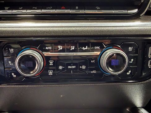 Used 2025 Chevrolet Silverado 2500 LTZ w/ LTZ Convenience Package image 16