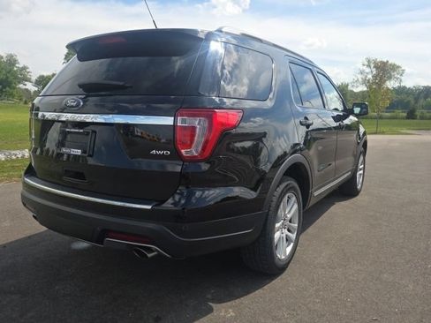 Used 2018 Ford Explorer XLT w/ Equipment Group 202A AWD/4WD image 7