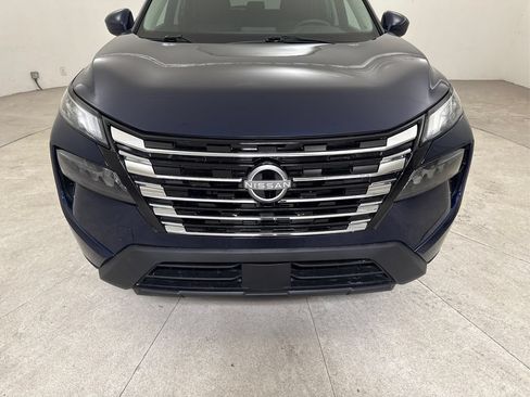 Used 2025 Nissan Rogue SV AWD/4WD image 18