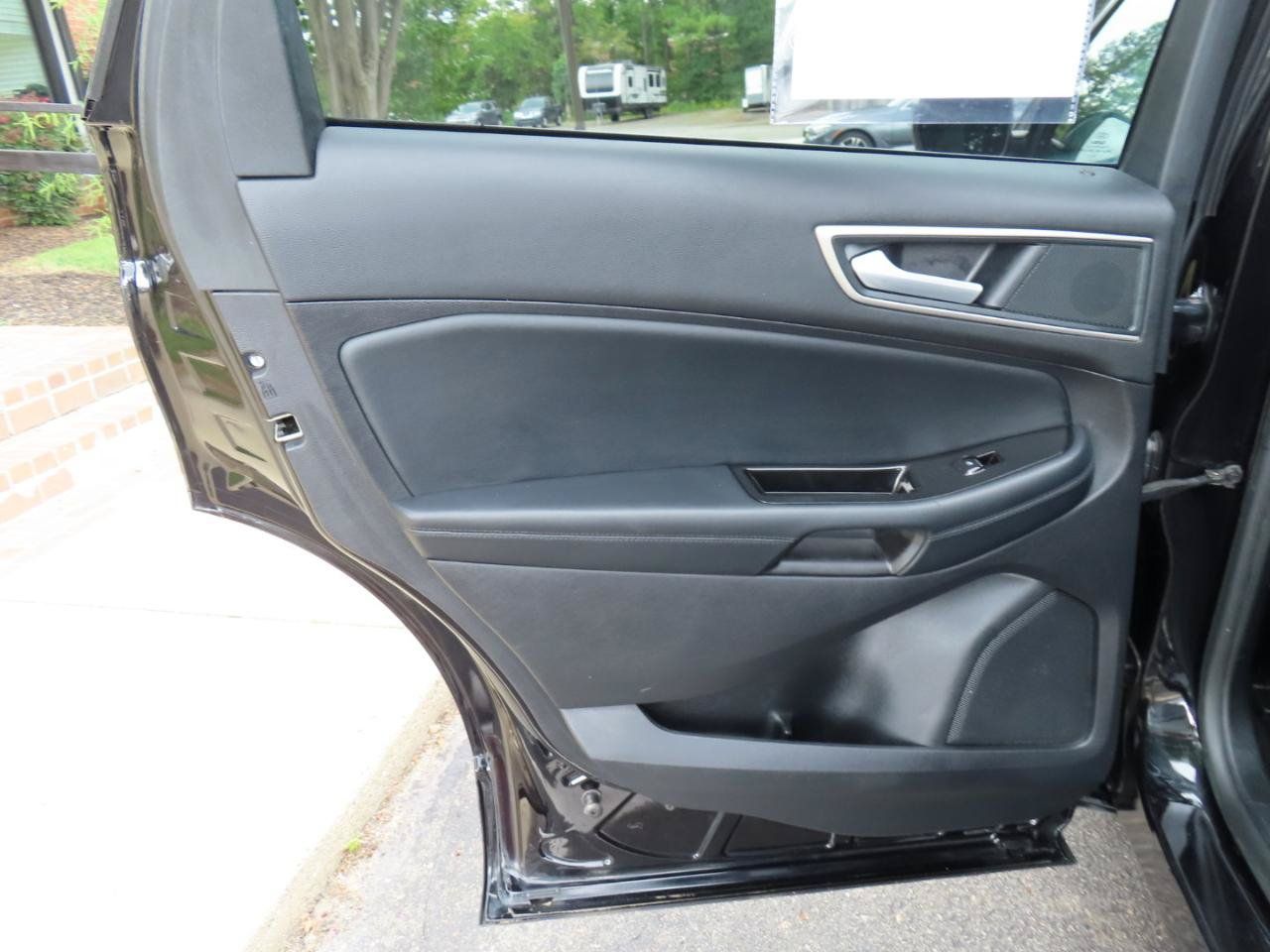 Used 2020 Ford Edge SEL w/ Convenience Package FWD image 18