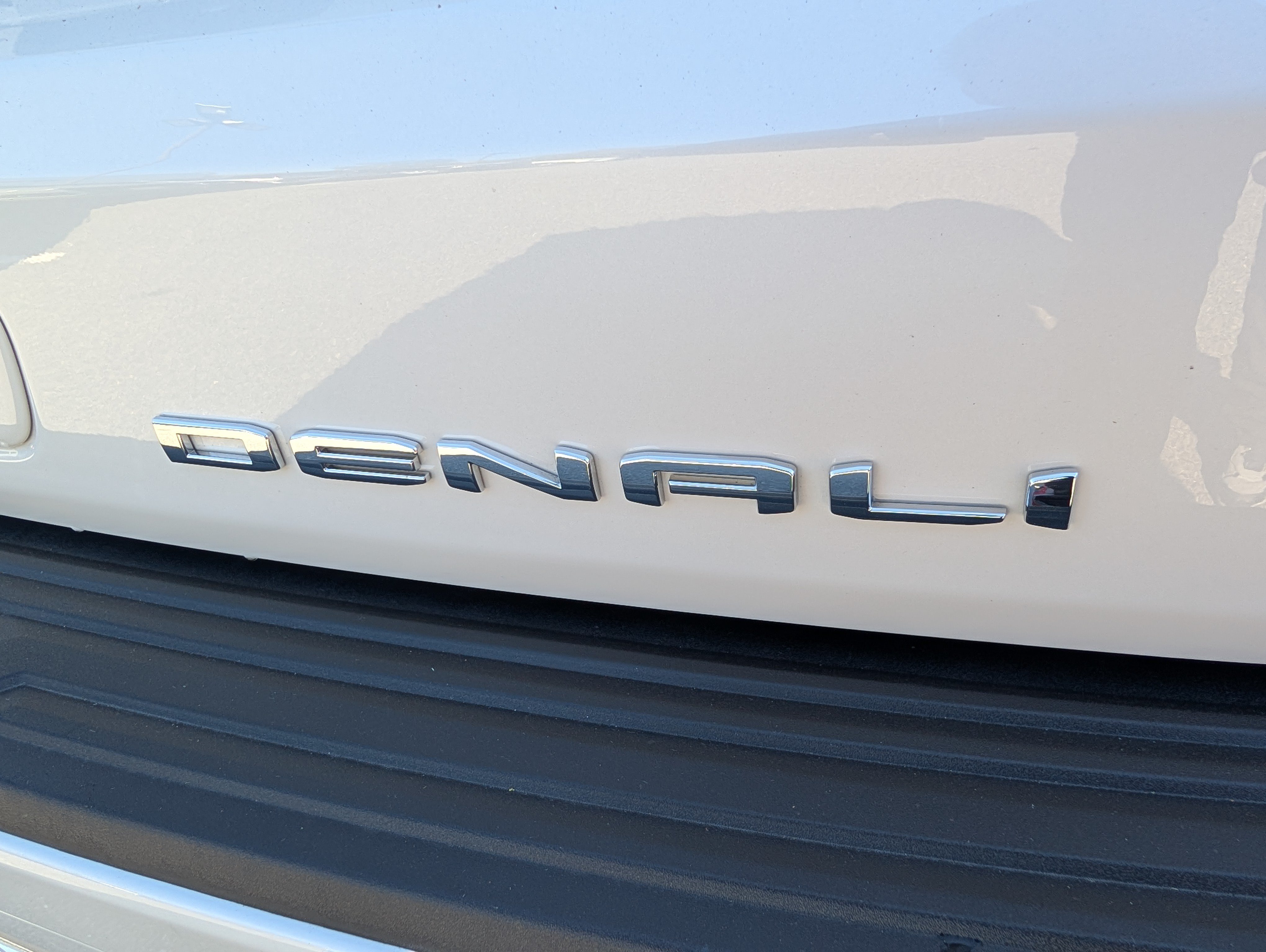Used 2021 GMC Yukon XL Denali w/ Denali Premium Package AWD/4WD image 9
