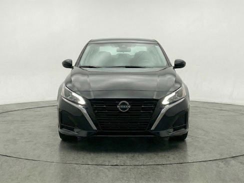 Used 2025 Nissan Altima 2.5 SV image 2