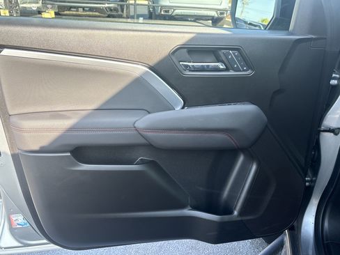 Used 2024 Chevrolet Colorado Z71 w/ Z71 Convenience Package 2 AWD/4WD image 14