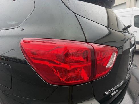 Used 2019 Nissan Pathfinder SL image 6