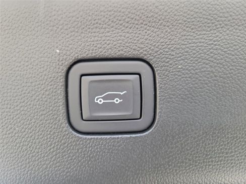 Used 2024 Buick Enclave Essence w/ Sport Touring Edition FWD image 9