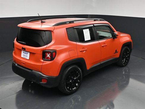 Used 2018 Jeep Renegade Altitude w/ Cold Weather Group FWD image 25
