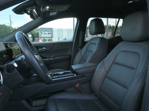 Used 2025 Chevrolet Equinox LT w/ Convenience Package II FWD image 9