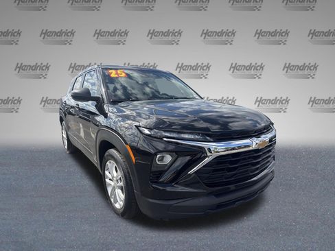 Used 2025 Chevrolet TrailBlazer LS w/ LS Convenience Package FWD image 2