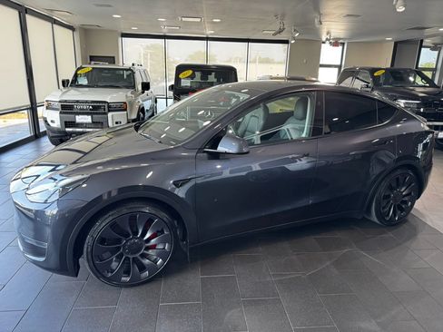 Used 2024 Tesla Model Y Performance AWD/4WD image 2