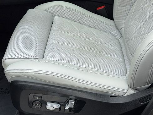 Used 2024 BMW X6 xDrive40i w/ Premium Package image 35